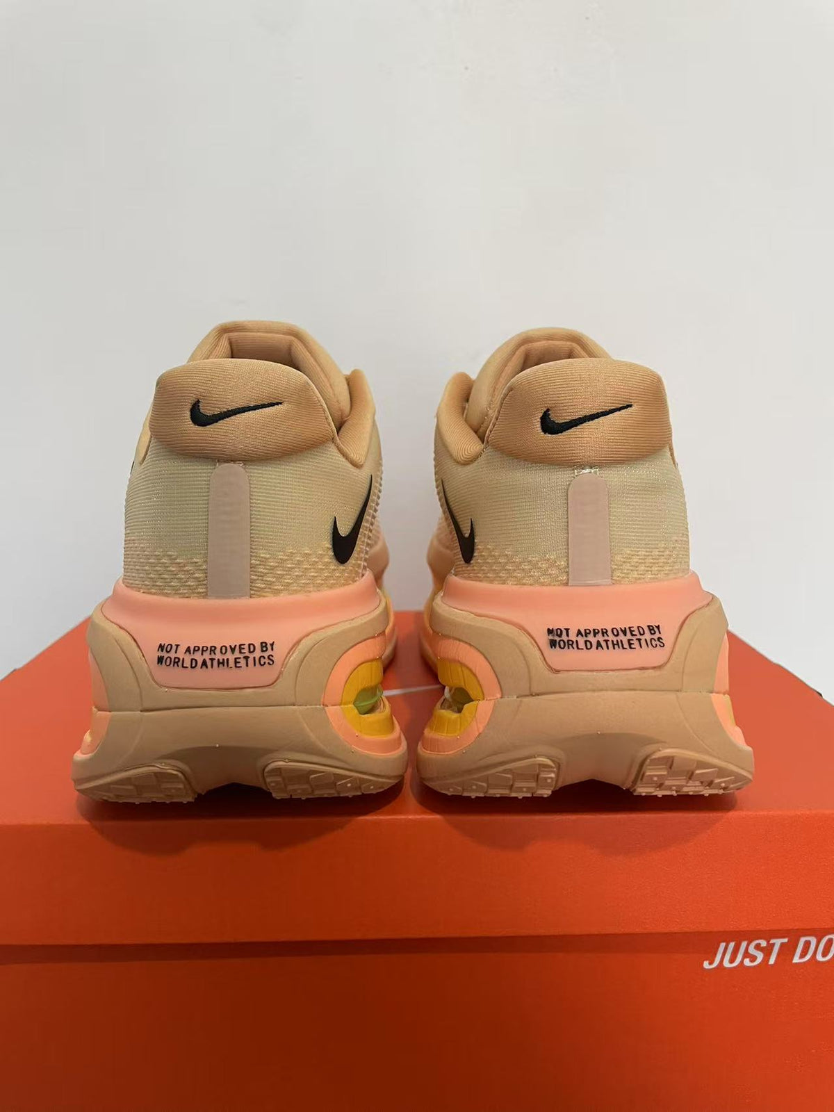 Nike Vomero Premium Shoes – Beige & Peach